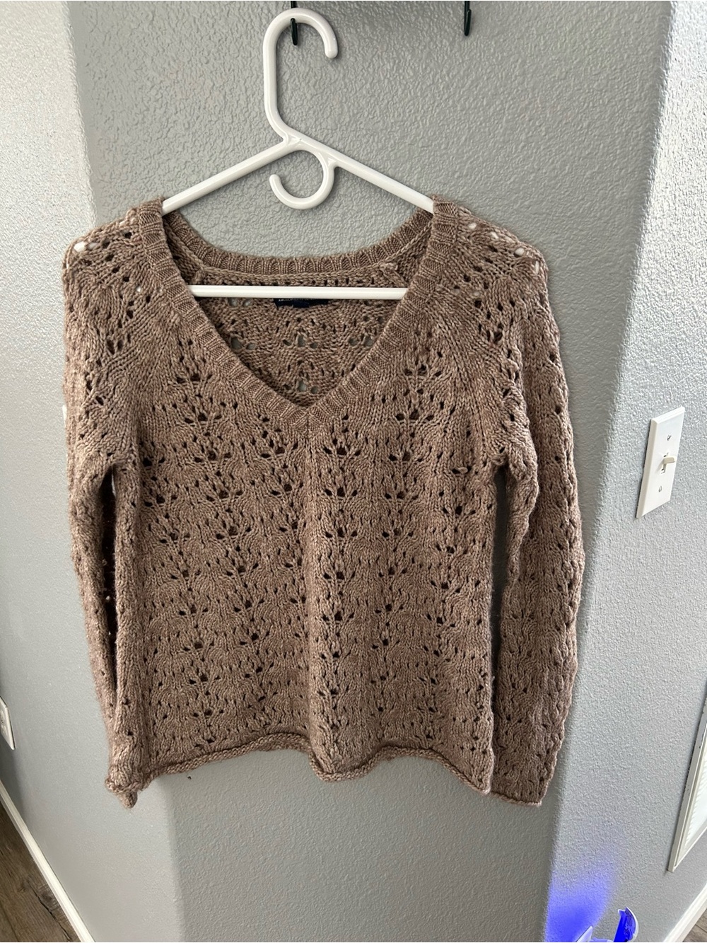 American Eagle Outfitters Open-Knit V-Neck Sweater in Taupe Brown